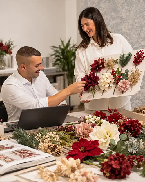 giulia e francesco gesticscono nuova collezione prevendita showroom fiori artificiali natalizi